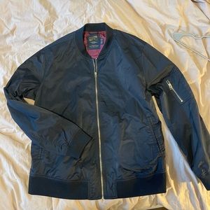 Men’s black bomber jacket